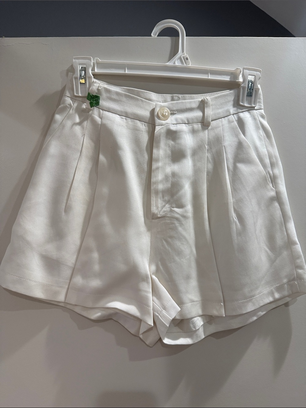 12th Tribe White High-Waist Pleated Women's Shorts